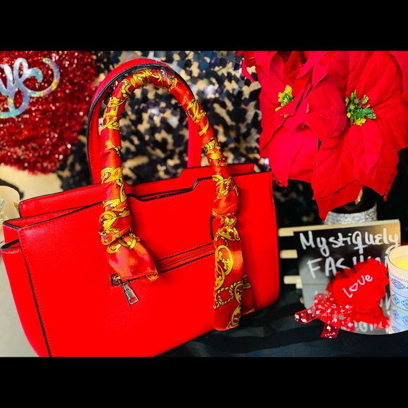 Red Passion Women’s Shoulder Bag - Picture 3 of 7